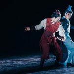 花木蘭與衛將軍的戲中互動，融入武美的藝術。中演公司／提供